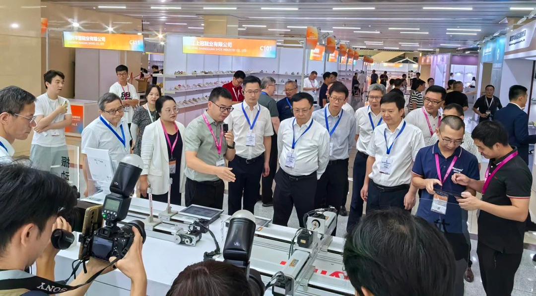 諸暨襪博會精彩回顧 | 睿能以智能科技引領(lǐng)針織產(chǎn)業(yè)新未來(圖2)