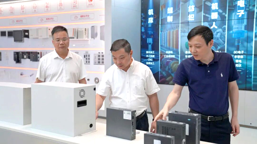 福州高新區(qū)領導一行蒞臨睿能科技調研指導(圖1)